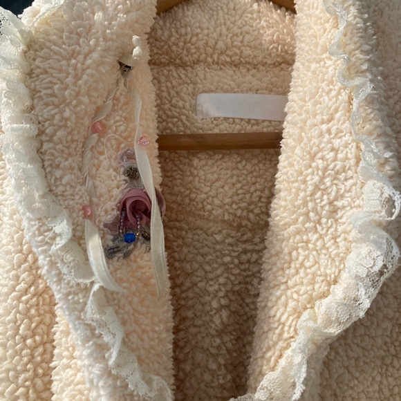 Fancy Ruffled Robe! - Picture 14 of 14